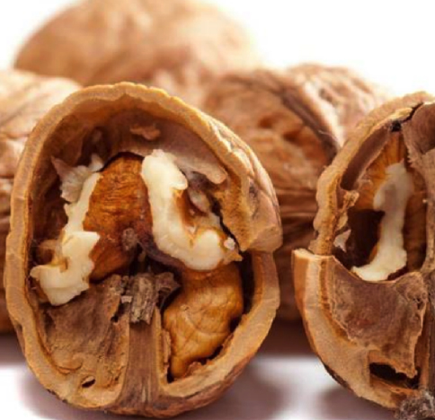 Nueces Son ricas en Omega-3 
Toma de 5 a 7 cada día.